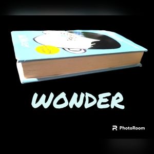 Hardcover Book "Wonder" NT Times Best Seller